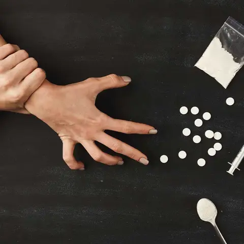 Familiari che cercano aiuto per una persona con dipendenza