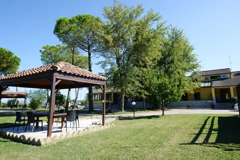 Gazebo e spazio relax esterno della struttura
