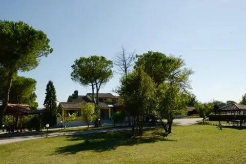 Ingresso serale con insegna Narconon Alfiere